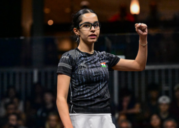 Anahat Singh playing squash