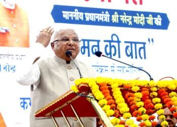 Governor Shri Mangubhai Patel addressing students at Kamla Nehru Sandipani Girls' Government School