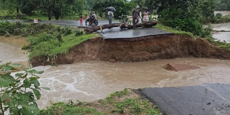 Flooded roads and rivers in Chhattisgarh due to heavy rainfall