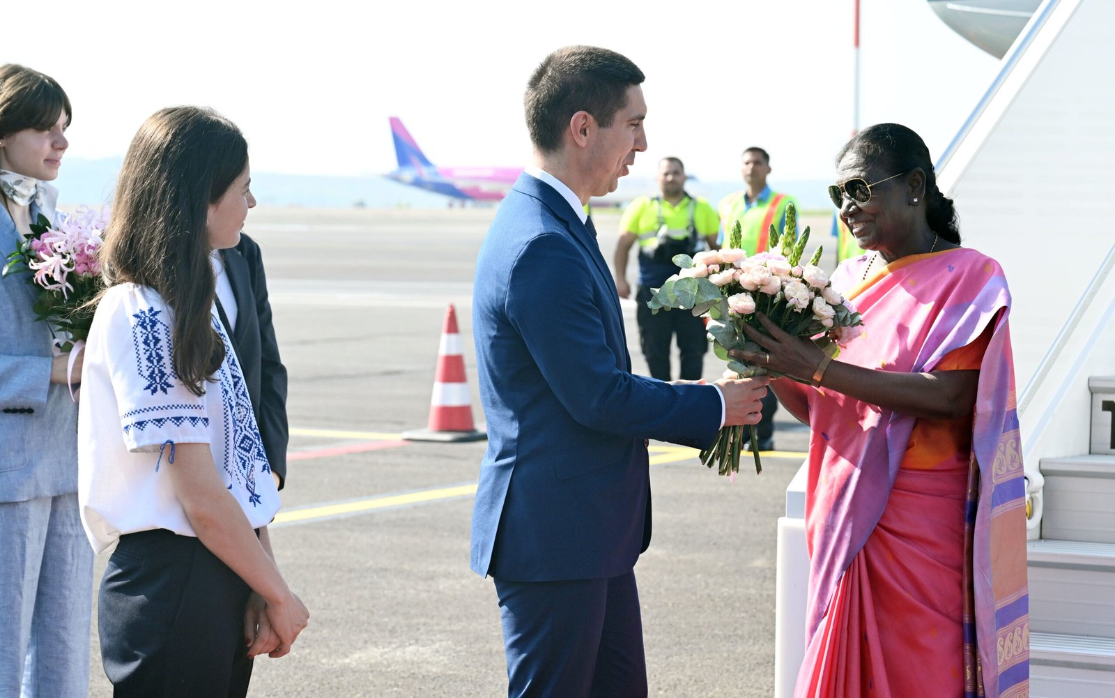 President Droupadi Murmu and President Maia Sandu of Moldova in a meeting