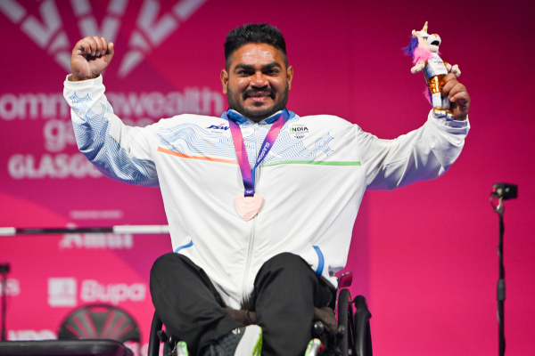 Jhandu Kumar receiving the bronze medal at the Commonwealth Games