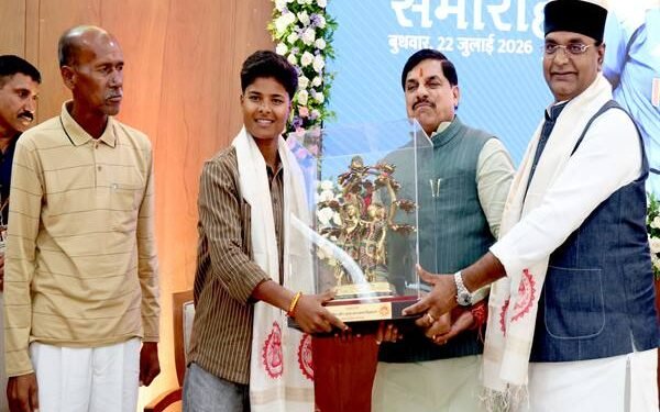Chief Minister Dr. Mohan Yadav honours Sushri Kranti Goud