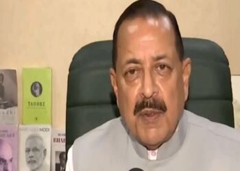 Union Minister Dr Jitendra Singh engaging in dialogue with students