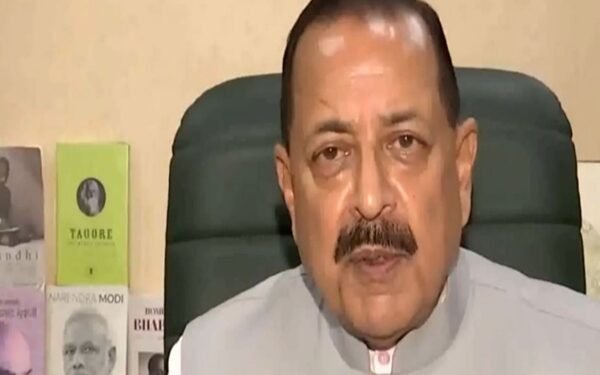 Union Minister Dr Jitendra Singh engaging in dialogue with students