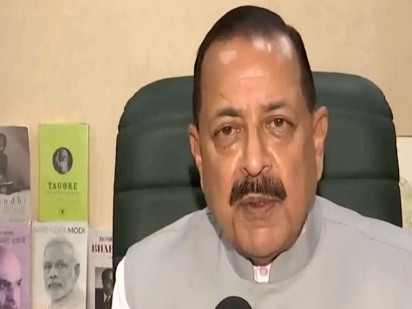 Union Minister Dr Jitendra Singh engaging in dialogue with students