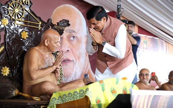Chief Minister Dr. Mohan Yadav with Acharya Shri 108 Samay Sagar Ji Maharaj during the Kalash Sthapana ceremony