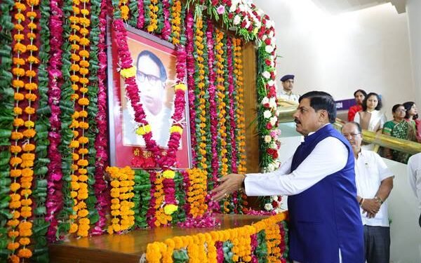 Chief Minister Dr. Mohan Yadav paying tribute to late Gulsher Ahmed