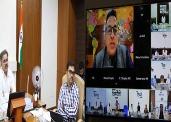 Madhya Pradesh Chief Secretary Ashok Barnwal in a meeting discussing Jan Vishwas Abhiyan