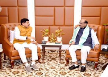 Dr. Mohan Yadav and Lok Sabha Speaker Shri Om Birla shaking hands during the meeting
