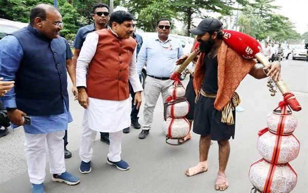 Chief Minister Dr. Mohan Yadav and Shri Babu Patel during the Kanwar pilgrimage in Indore