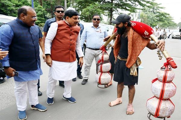 Chief Minister Dr. Mohan Yadav and Shri Babu Patel during the Kanwar pilgrimage in Indore