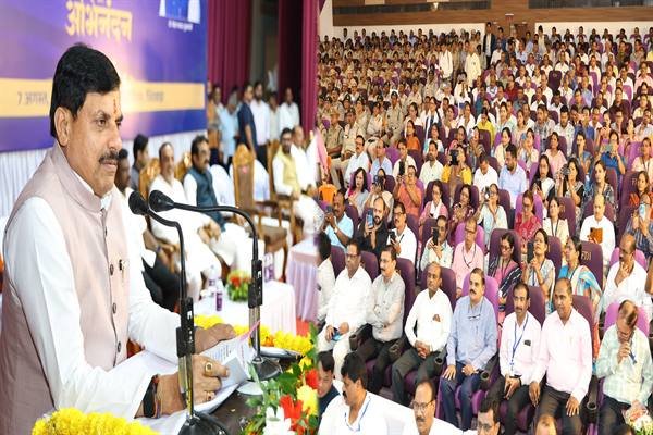 Chief Minister Dr. Mohan Yadav addressing a felicitation ceremony in Chhindwara