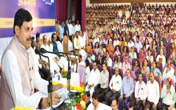 Chief Minister Dr. Mohan Yadav addressing a felicitation ceremony at the FDDI Auditorium in Chhindwara