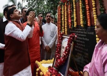 Chief Minister Dr. Mohan Yadav paying tribute to Late Atal Bihari Vajpayee
