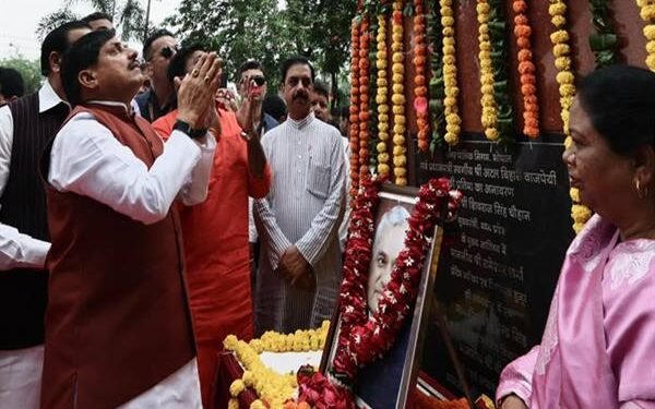 Chief Minister Dr. Mohan Yadav paying tribute to Late Atal Bihari Vajpayee