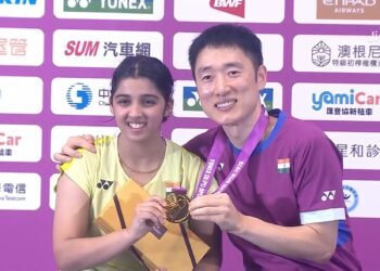 Tanvi Sharma celebrating with the Taipei Open trophy