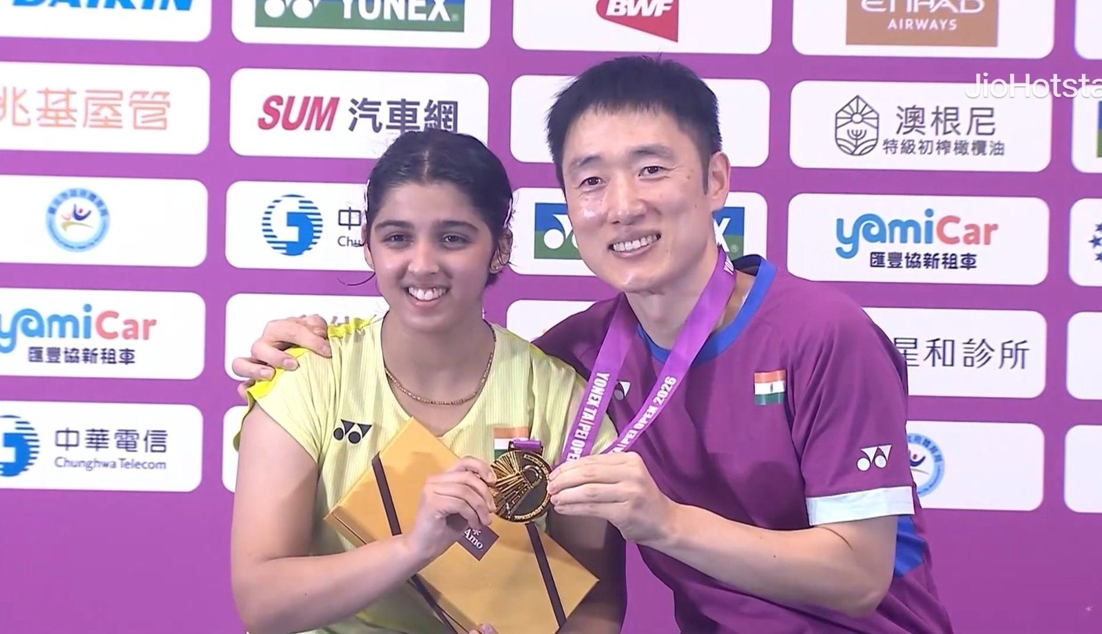 Tanvi Sharma celebrating with the Taipei Open trophy