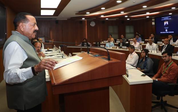 Union Minister Dr. Jitendra Singh addressing civil servants during a training course