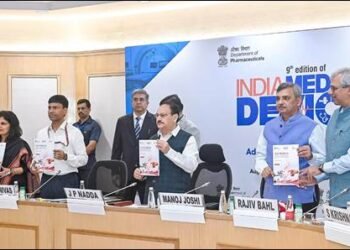 Union Minister Shri J. P. Nadda presenting a knowledge paper on AI in MedTech